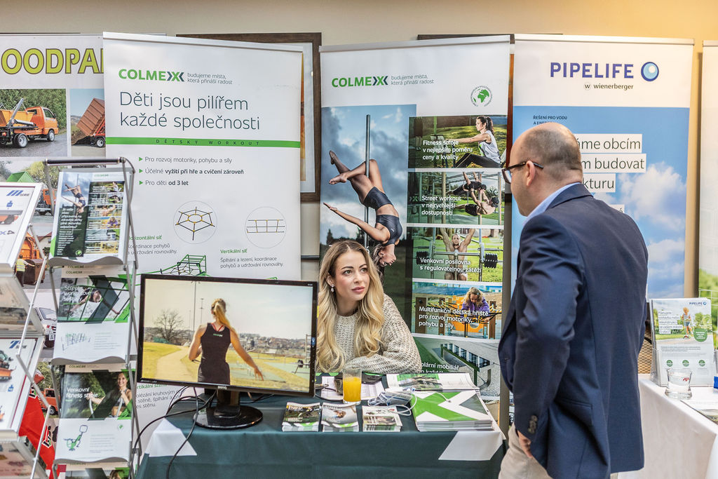 Konzultace u expozice partnera s dětskými hřišti